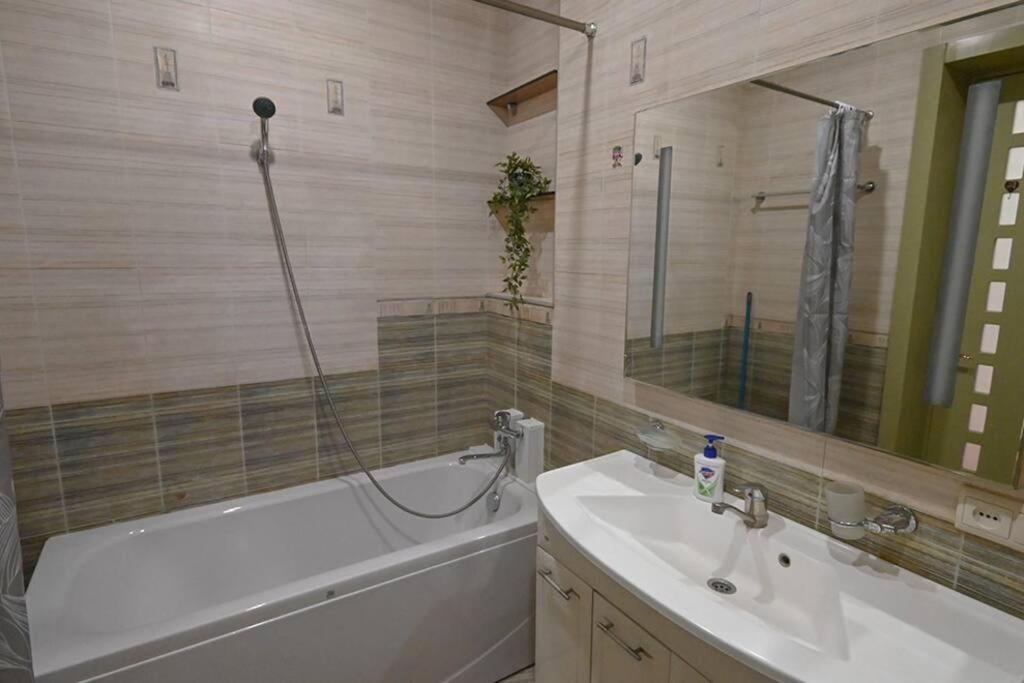 Classic Apt. On Liberty Square 第比利斯 外观 照片